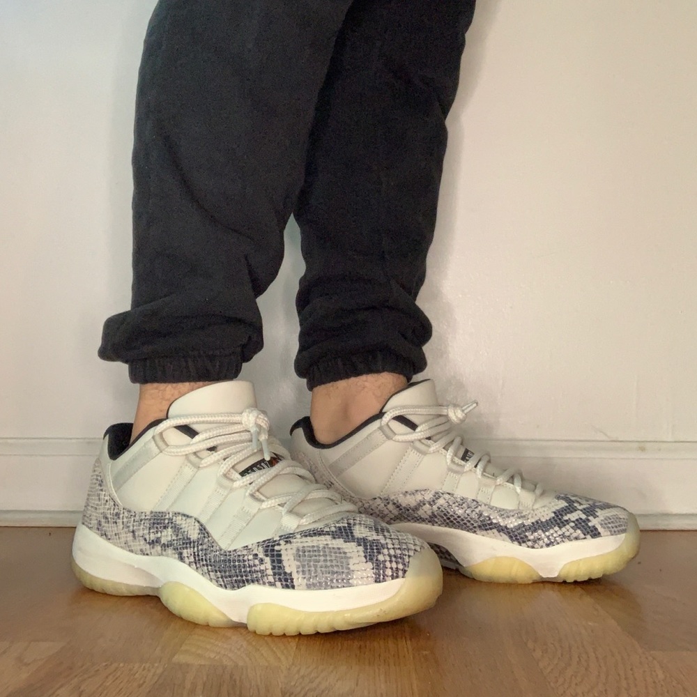AIR JORDAN 11 RETRO LOW 'LIGHT BONE SNAKESKIN